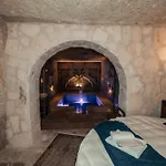 Vanessa Cave House Bed & Breakfast *