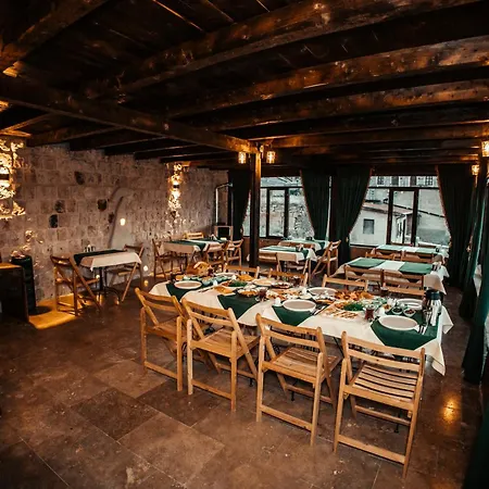 Vanessa Cave House *