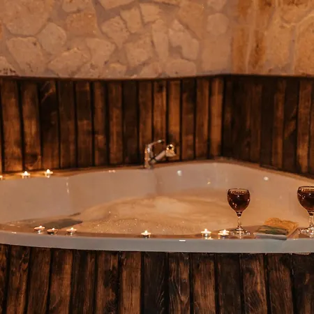 Vanessa Cave House *
