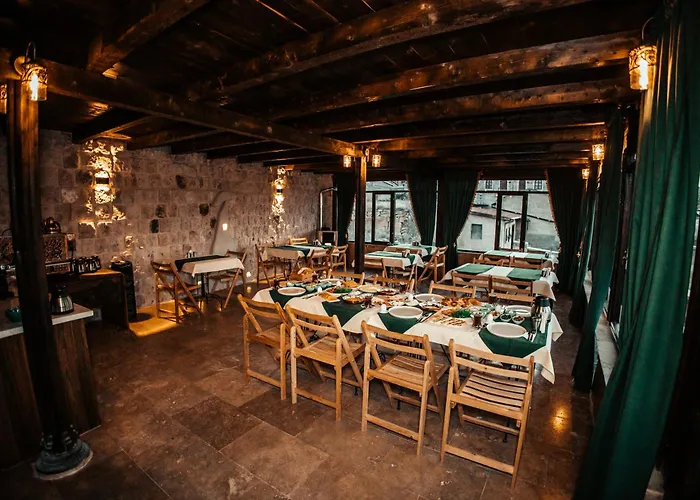 Vanessa Cave House *