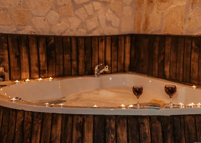 Vanessa Cave House *